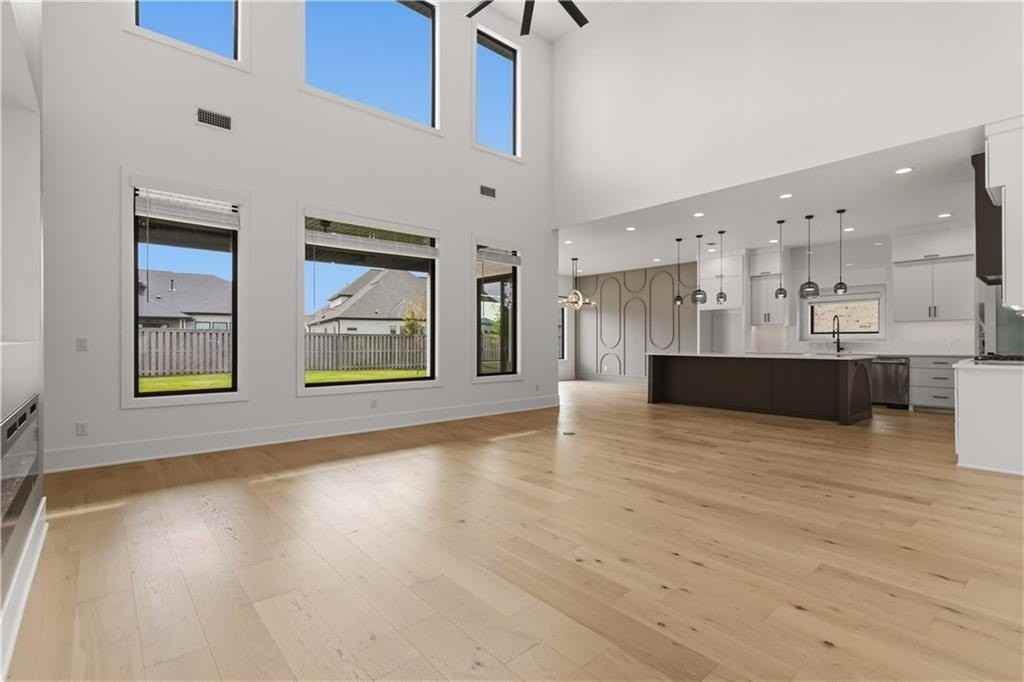 4413 S 88th St - Photo 3 of 50