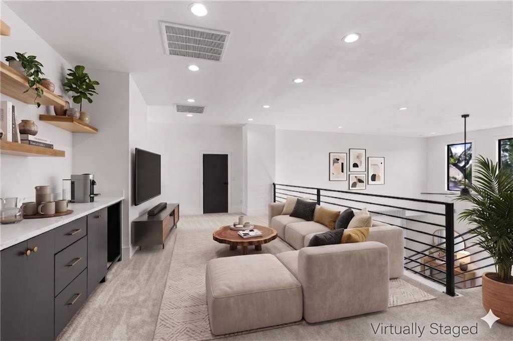 4427 S 88th St - Photo 7 of 31