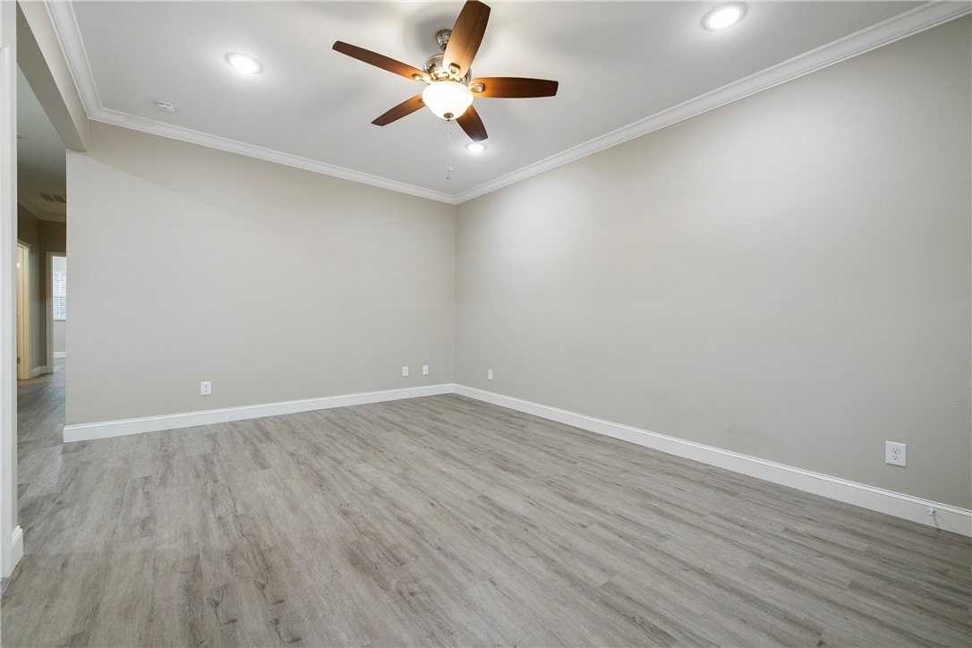 605 N 7th St - Photo 3 of 19