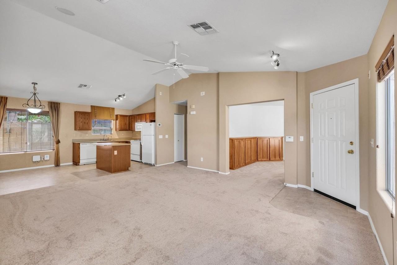 42780 W Sunland Dr - Photo 6 of 37