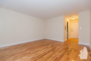 555 W Arlington Pl - Photo 1 of 1