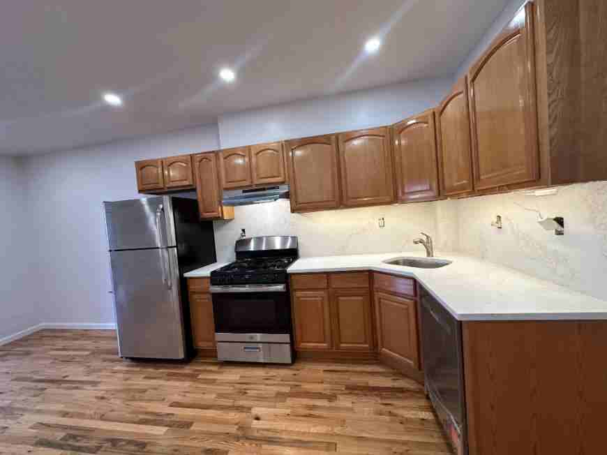 224 Sackett St - Photo 4 of 9
