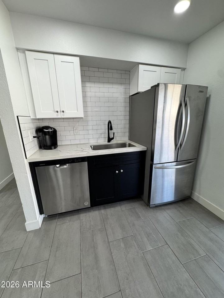 12453 N 29th Ave - Photo 6 of 13