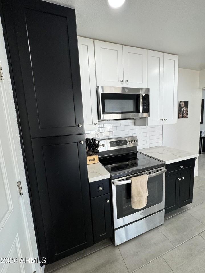 12453 N 29th Ave - Photo 7 of 13