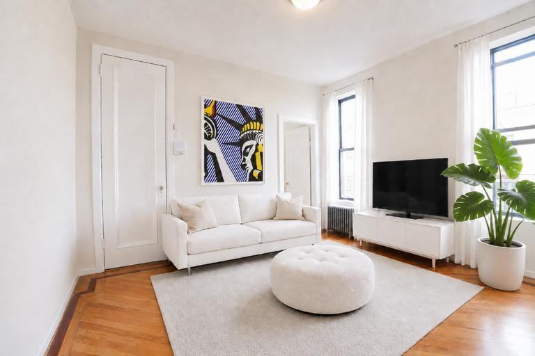 225 W 110th St