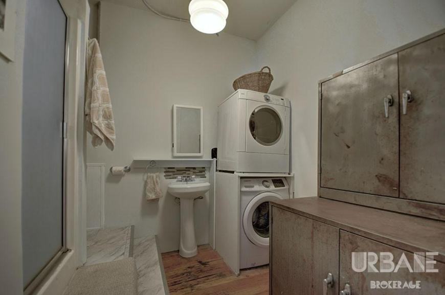 247 Grand St - Photo 5 of 8