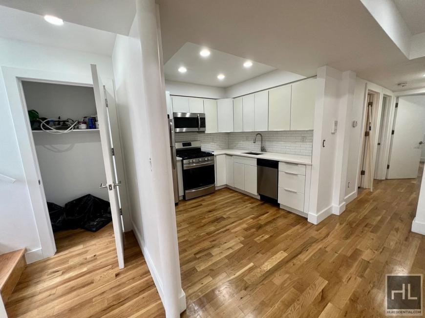 225 Macdougal St - Photo 2 of 10