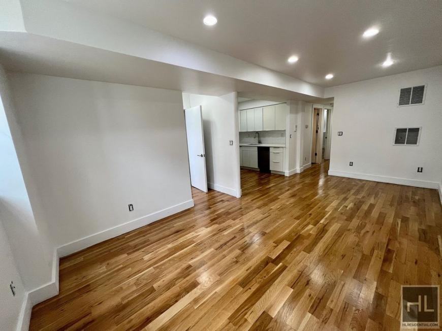 225 Macdougal St - Photo 3 of 10