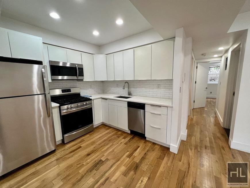225 Macdougal St - Photo 4 of 10