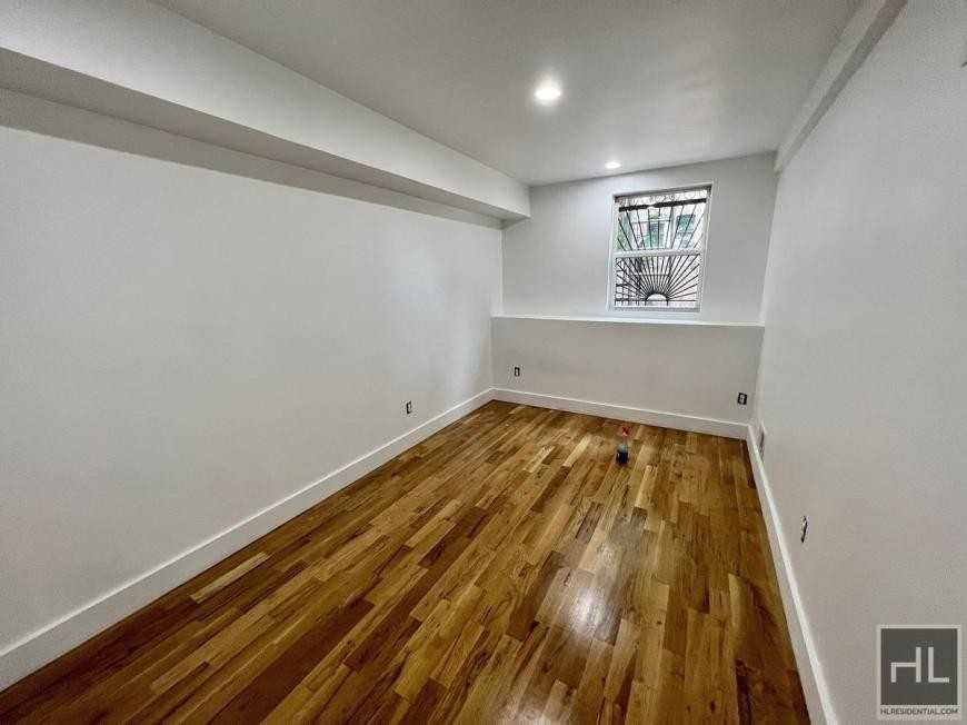 225 Macdougal St - Photo 7 of 10