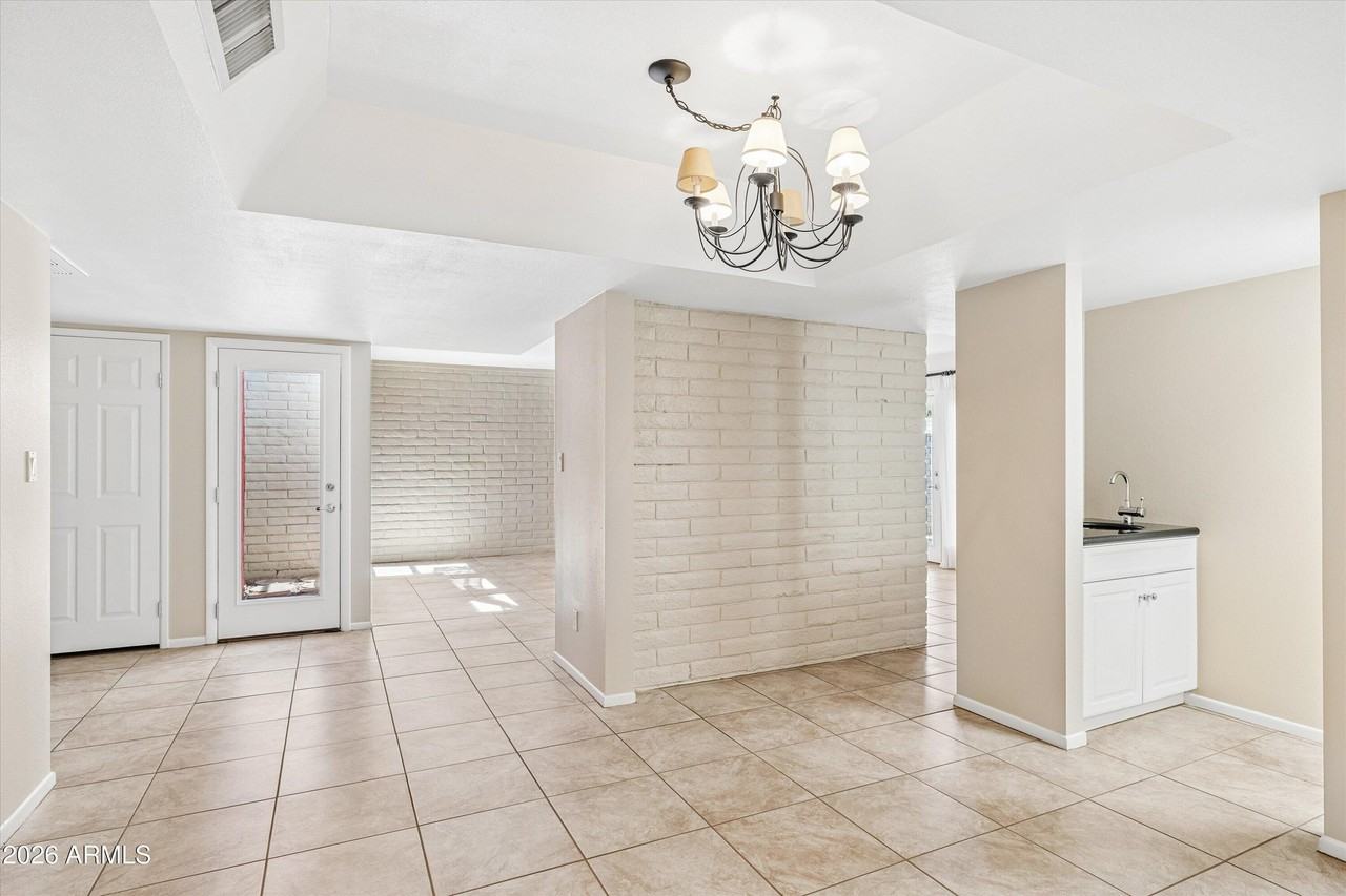 5208 N 78th Way - Photo 5 of 33