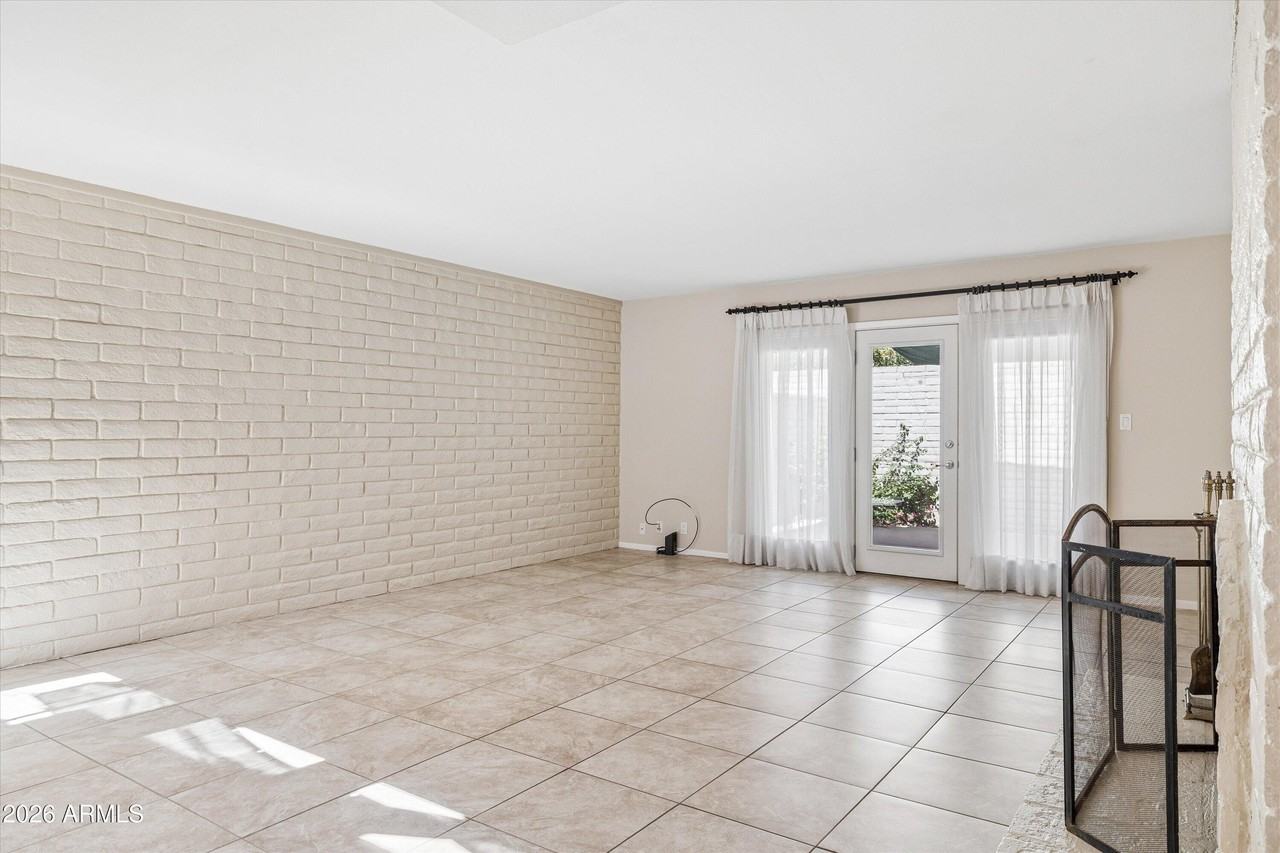 5208 N 78th Way - Photo 6 of 33