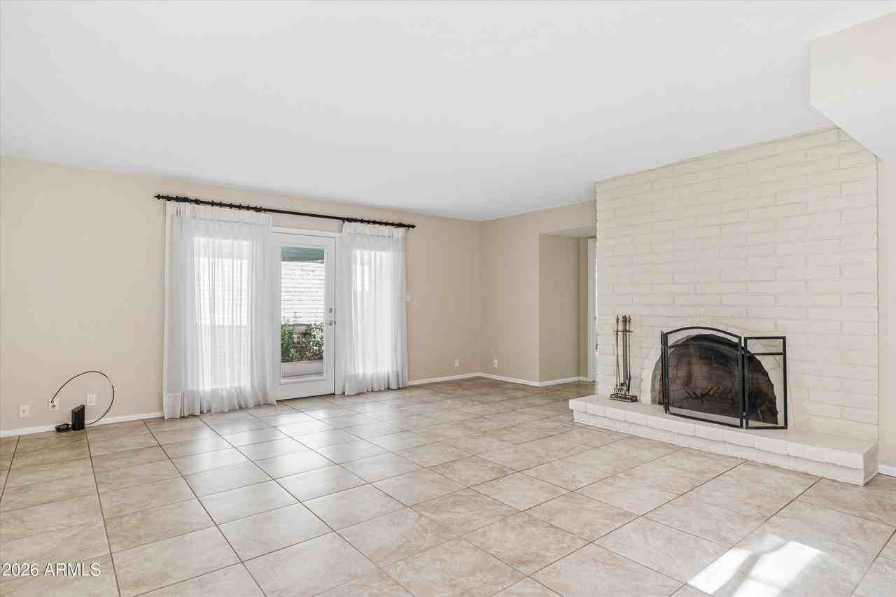 5208 N 78th Way - Photo 7 of 33