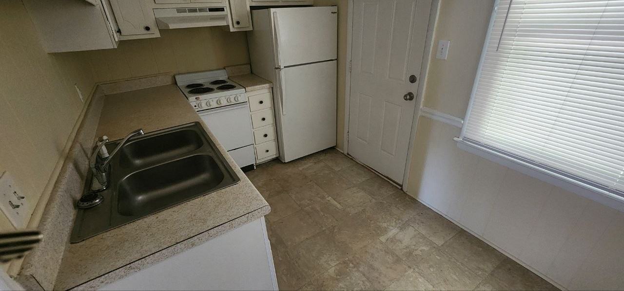 1405 Vista Drive - A4Vista Apartments #1405A4 - Photo 2 of 8