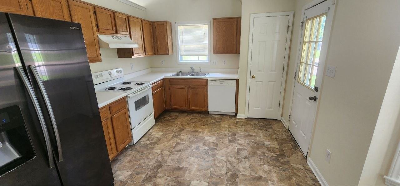 1009 Spruce Dr #1 - Photo 4 of 9