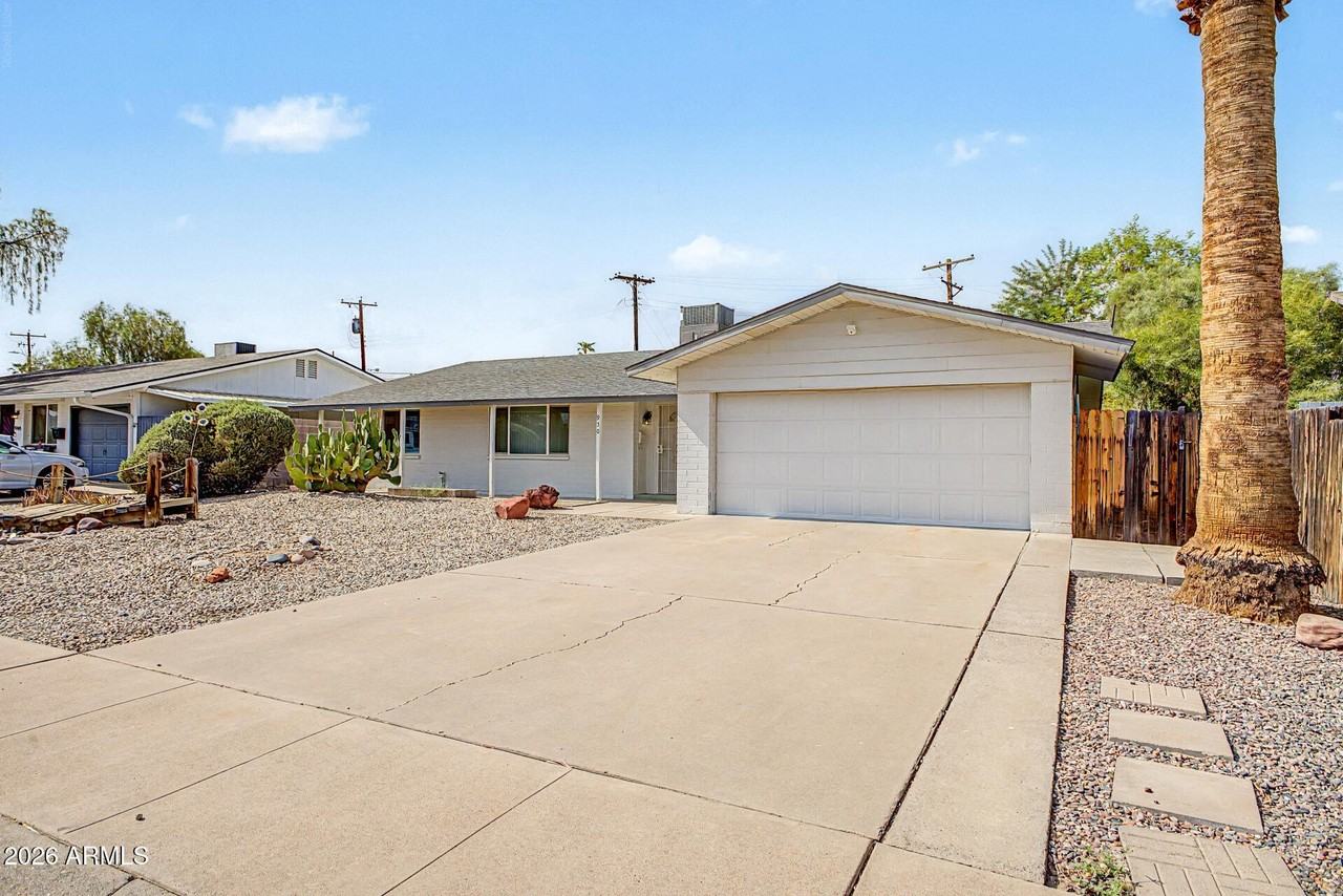 950 E Lilac Dr - Photo 2 of 32