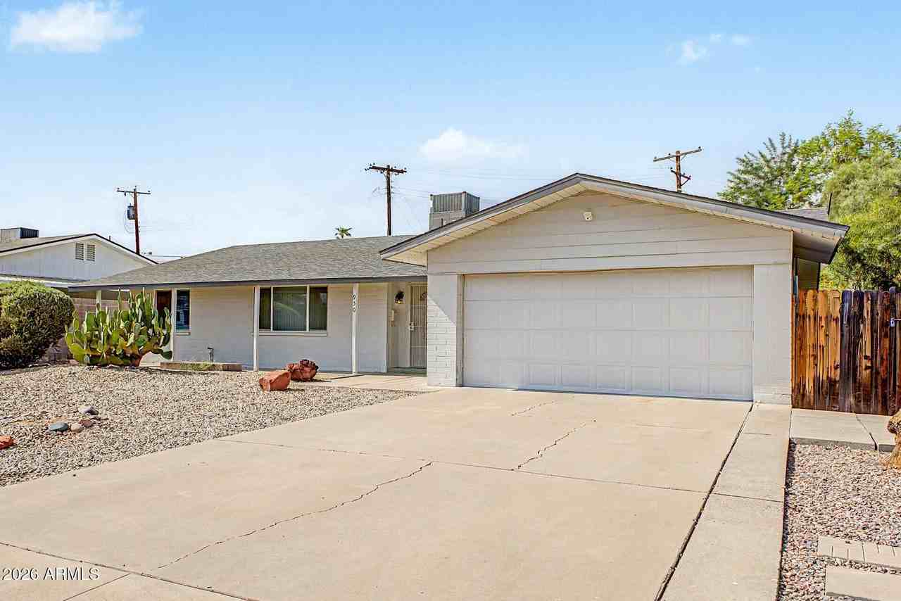 950 E Lilac Dr - Photo 3 of 32