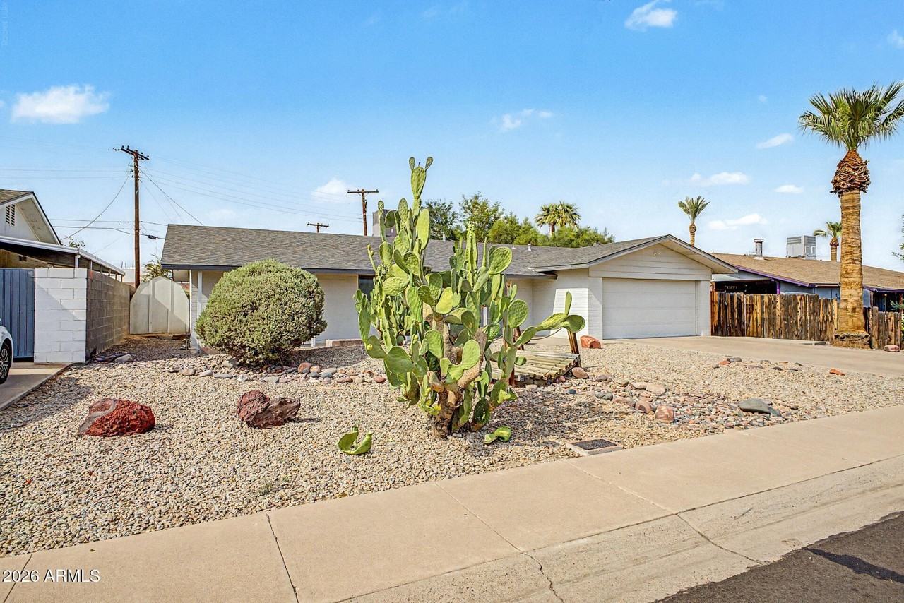 950 E Lilac Dr - Photo 4 of 32