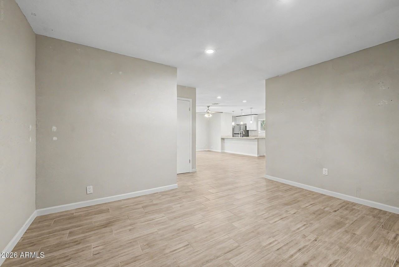 950 E Lilac Dr - Photo 5 of 32