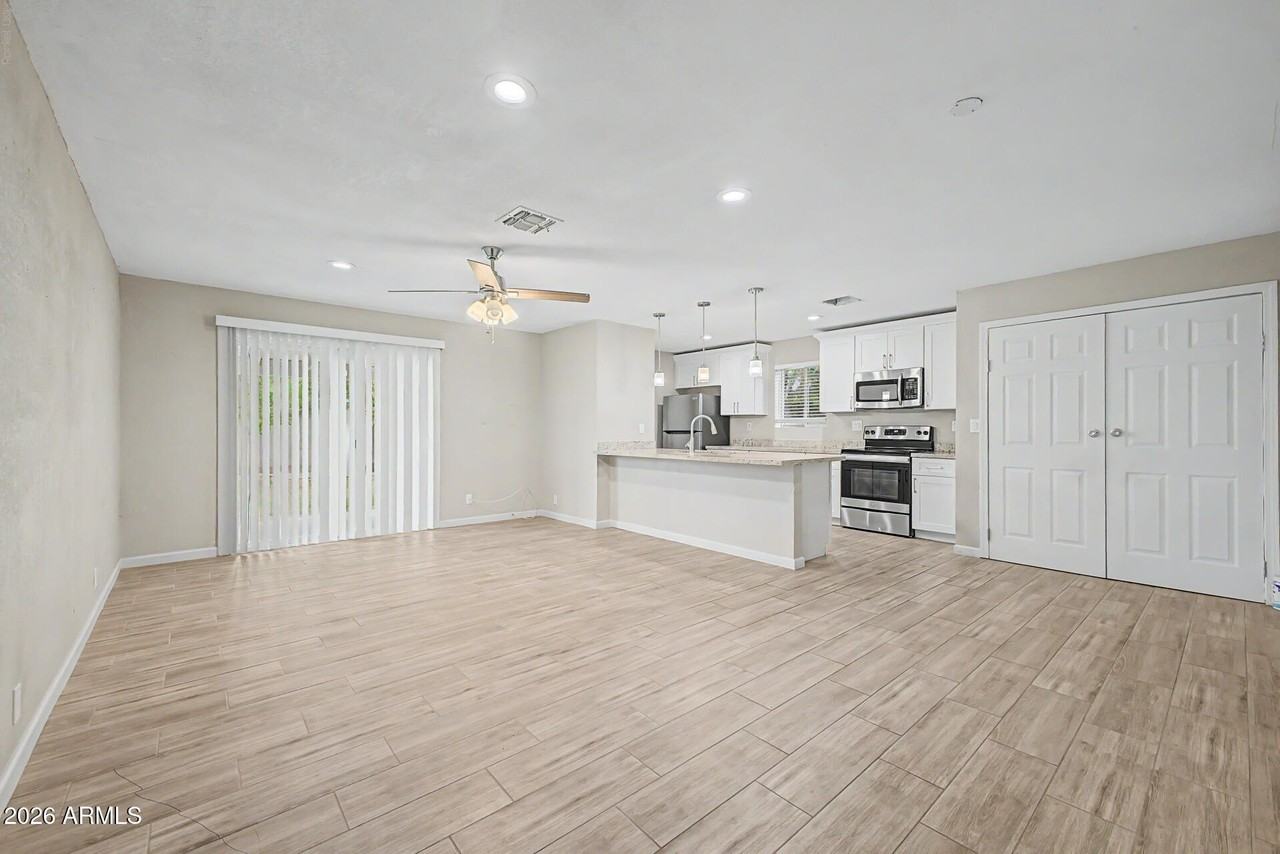 950 E Lilac Dr - Photo 7 of 32