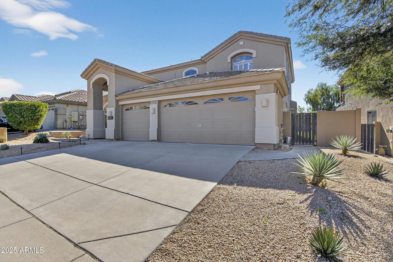 10587 E Sheena Dr - Photo 4 of 49