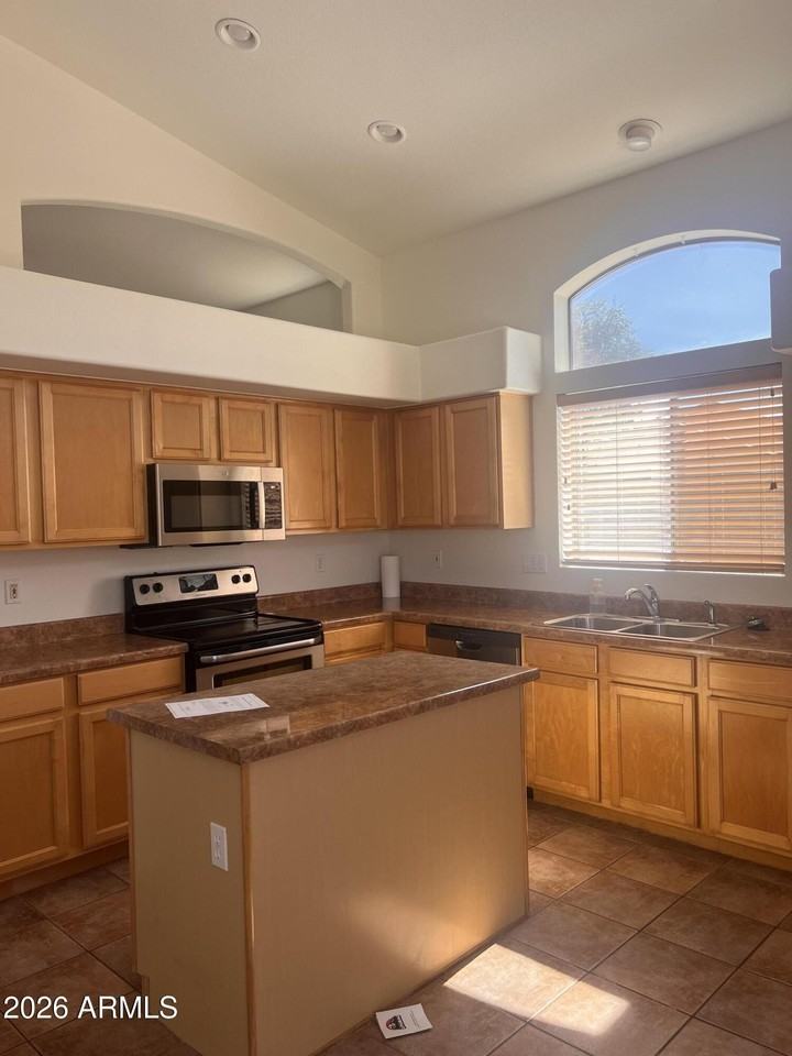 3580 W Chama Rd - Photo 4 of 8