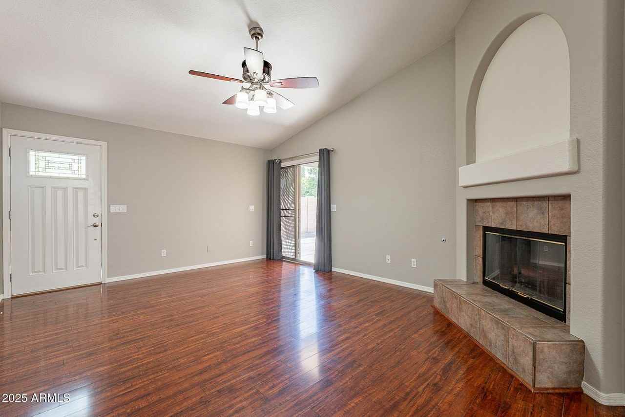491 E Devon Dr - Photo 4 of 31