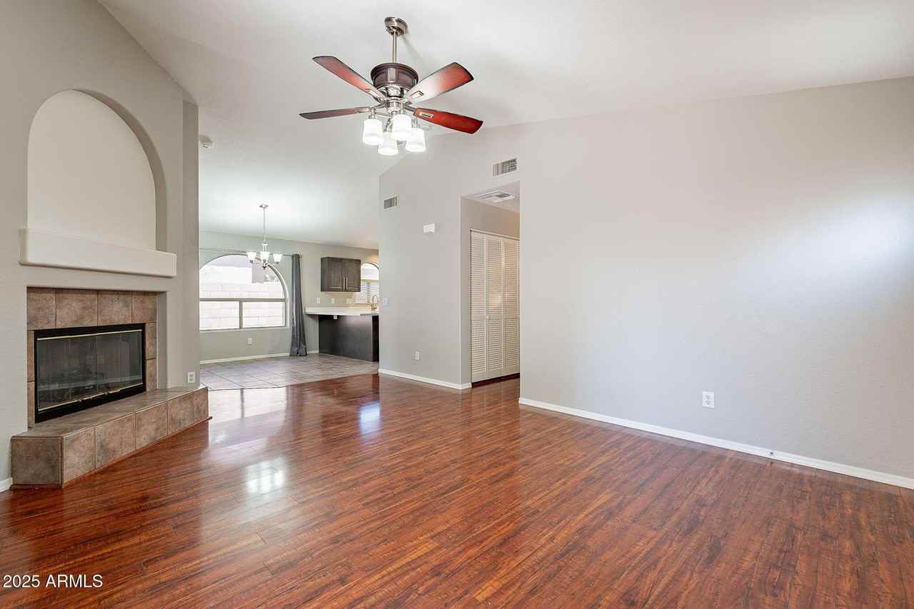 491 E Devon Dr - Photo 6 of 31