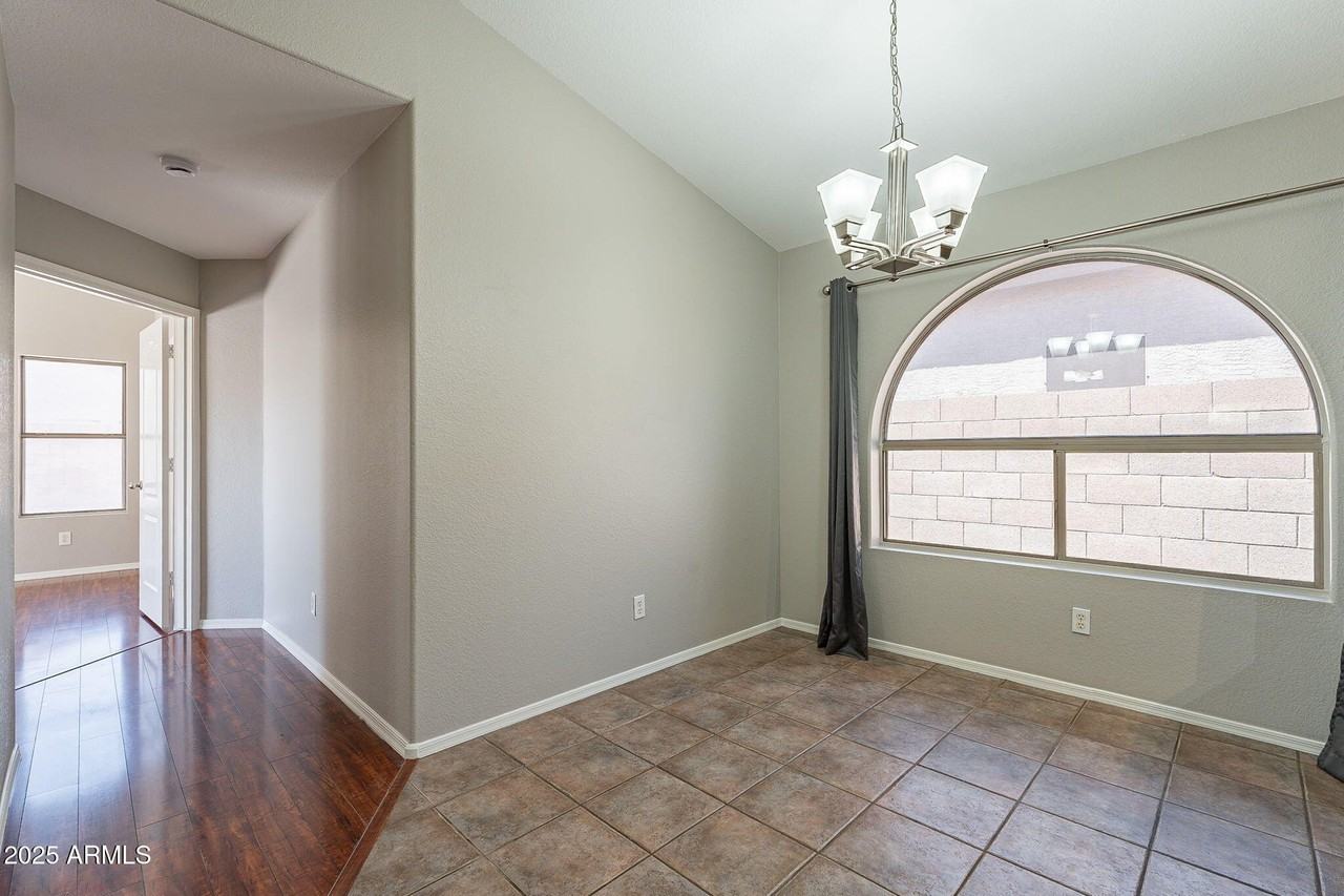 491 E Devon Dr - Photo 7 of 31