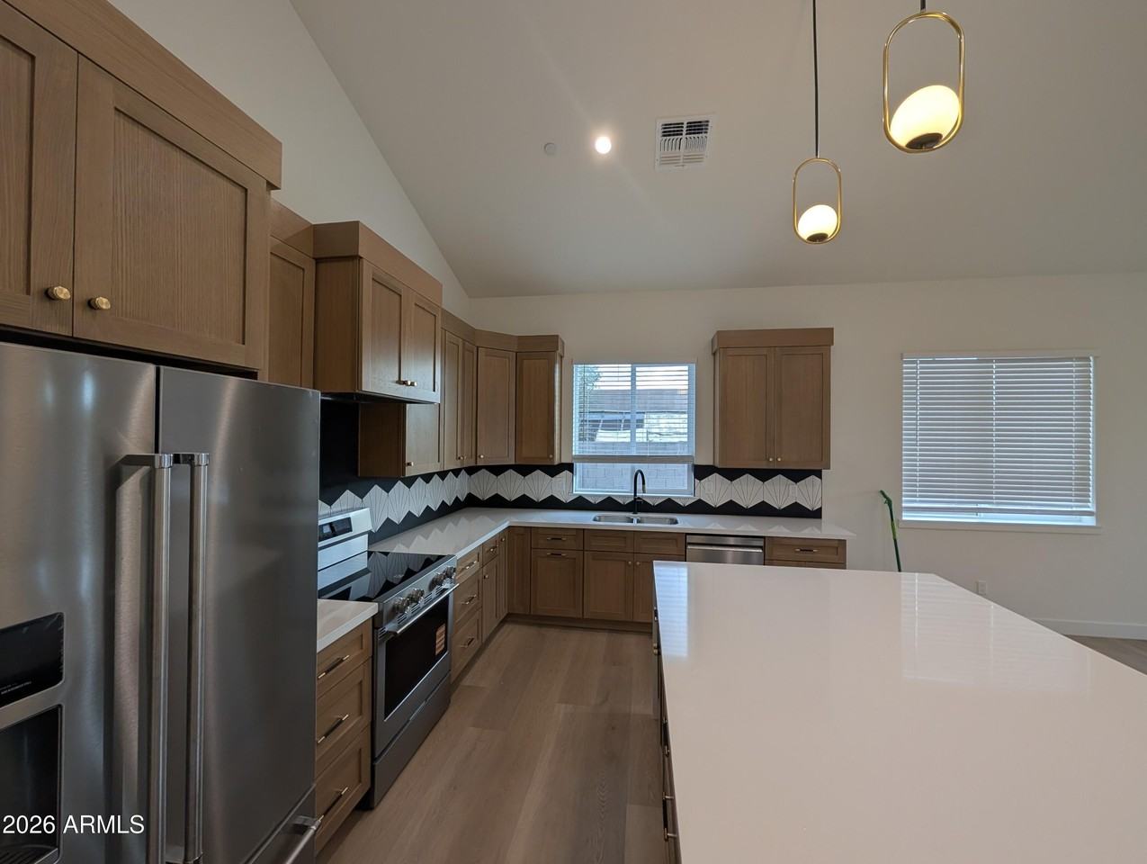 826 W 12th St - Photo 5 of 30