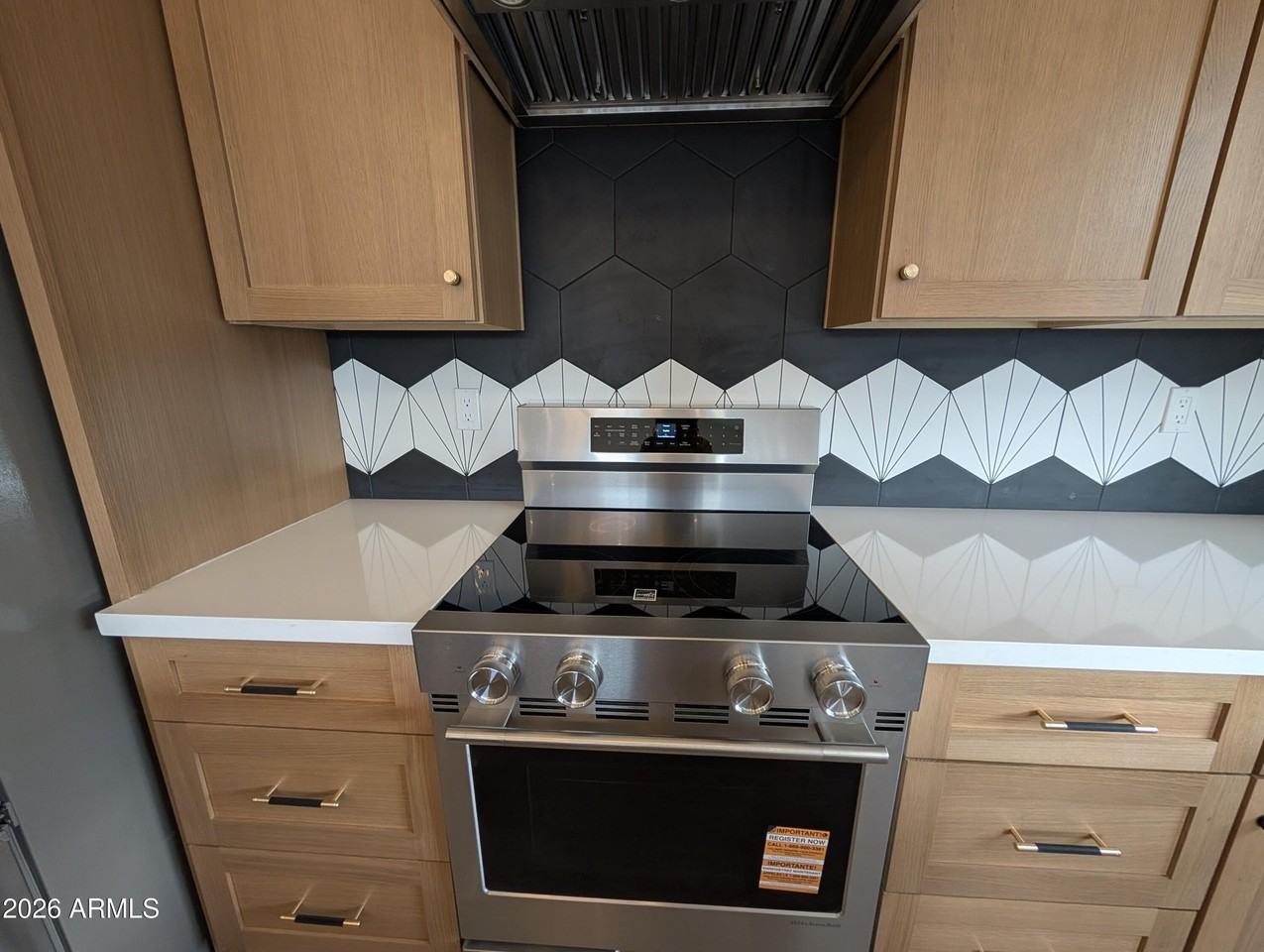 826 W 12th St - Photo 7 of 30