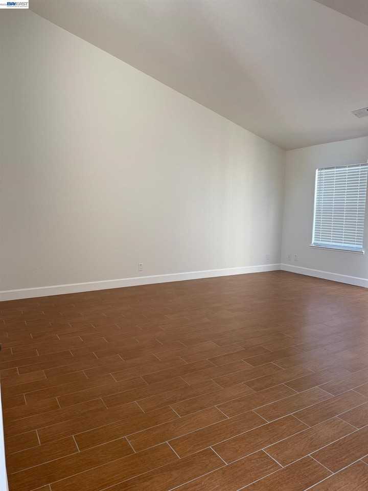101 Portola Way #2 - Photo 4 of 16