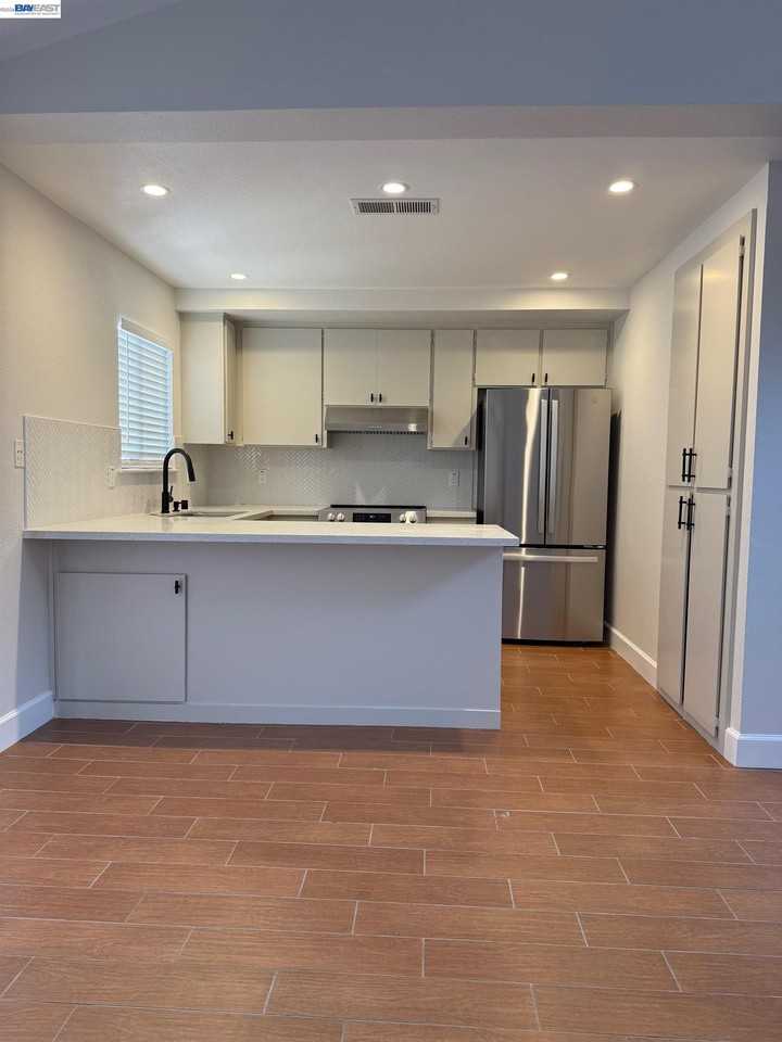 101 Portola Way #2 - Photo 5 of 16