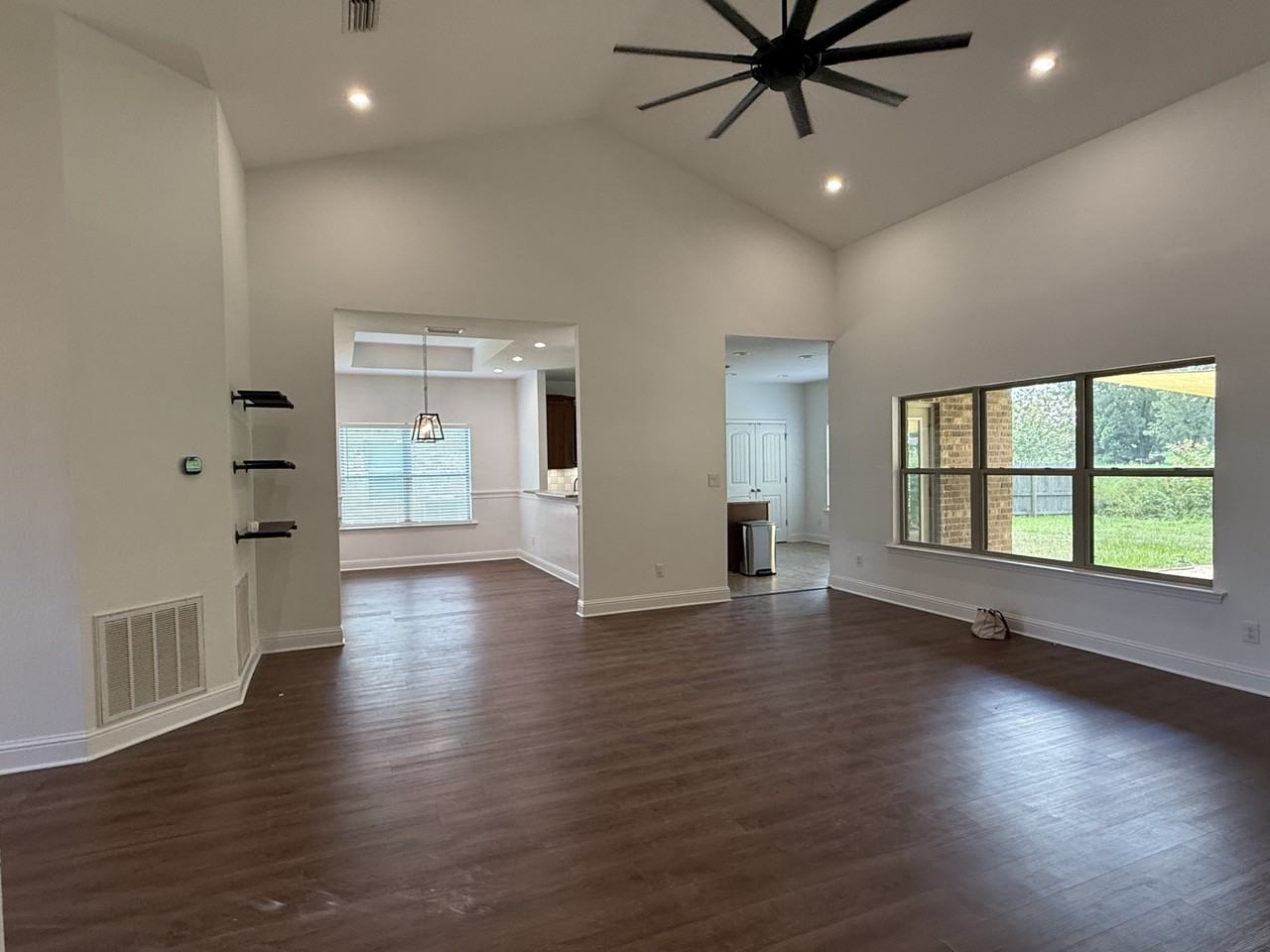 10510 Dunmore Dr - Photo 2 of 11