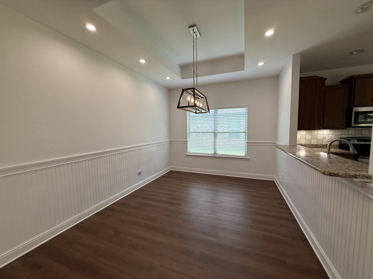 10510 Dunmore Dr - Photo 4 of 11
