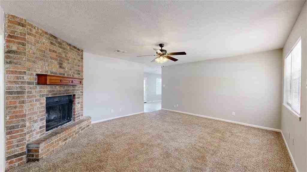 1107 Braeswood Dr - Photo 2 of 28