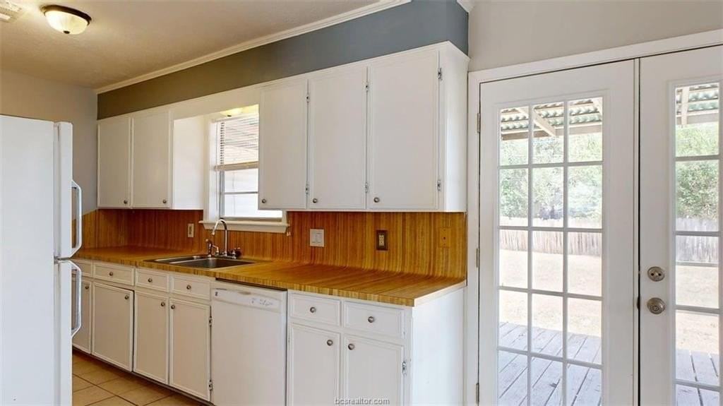 1107 Braeswood Dr - Photo 4 of 28