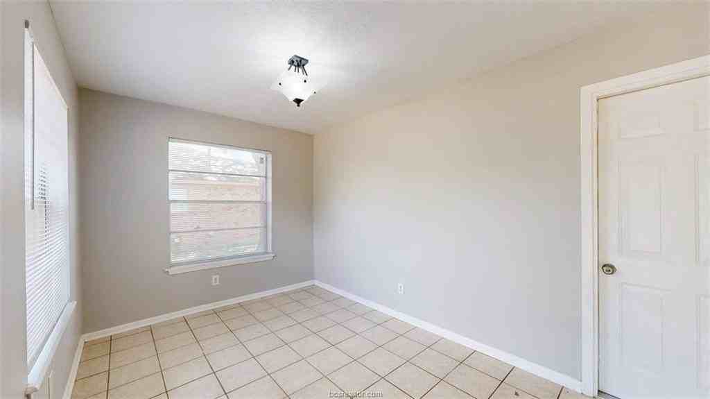 1107 Braeswood Dr - Photo 7 of 28