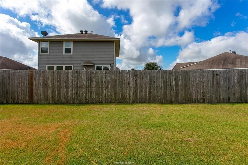 815 Heritage Dr - Photo 4 of 20