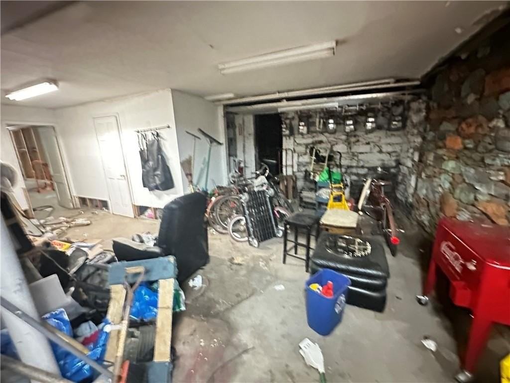 364 Hooper St - Photo 6 of 17