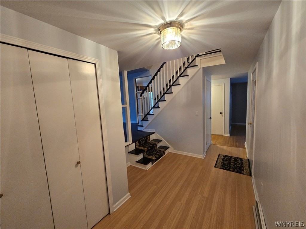 161 Foxpoint W - Photo 6 of 32