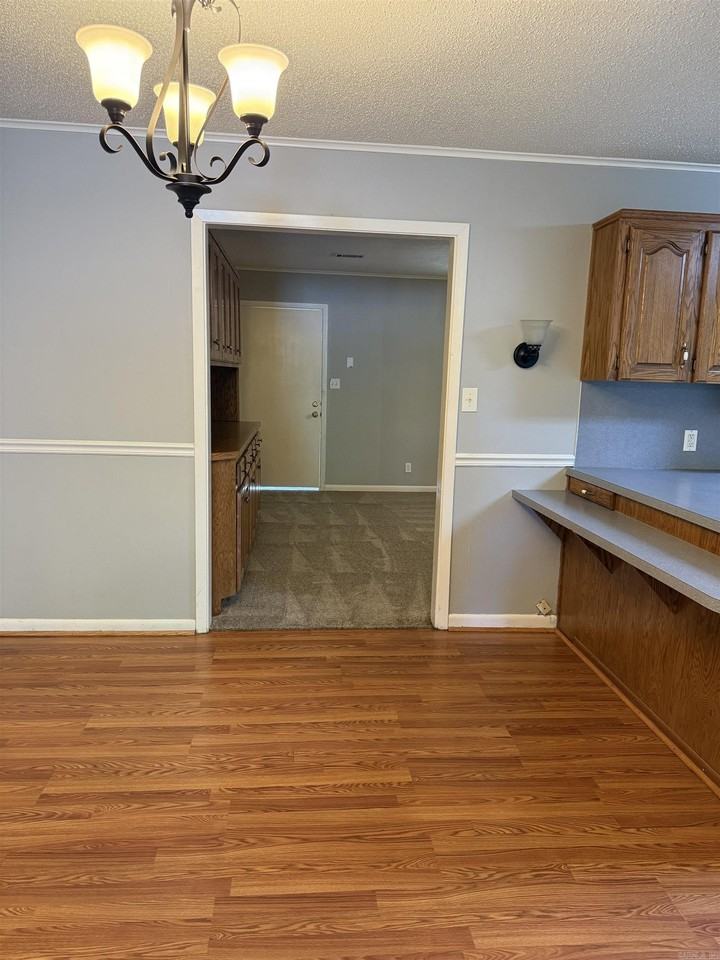 923 S Summit Rd - Photo 3 of 26