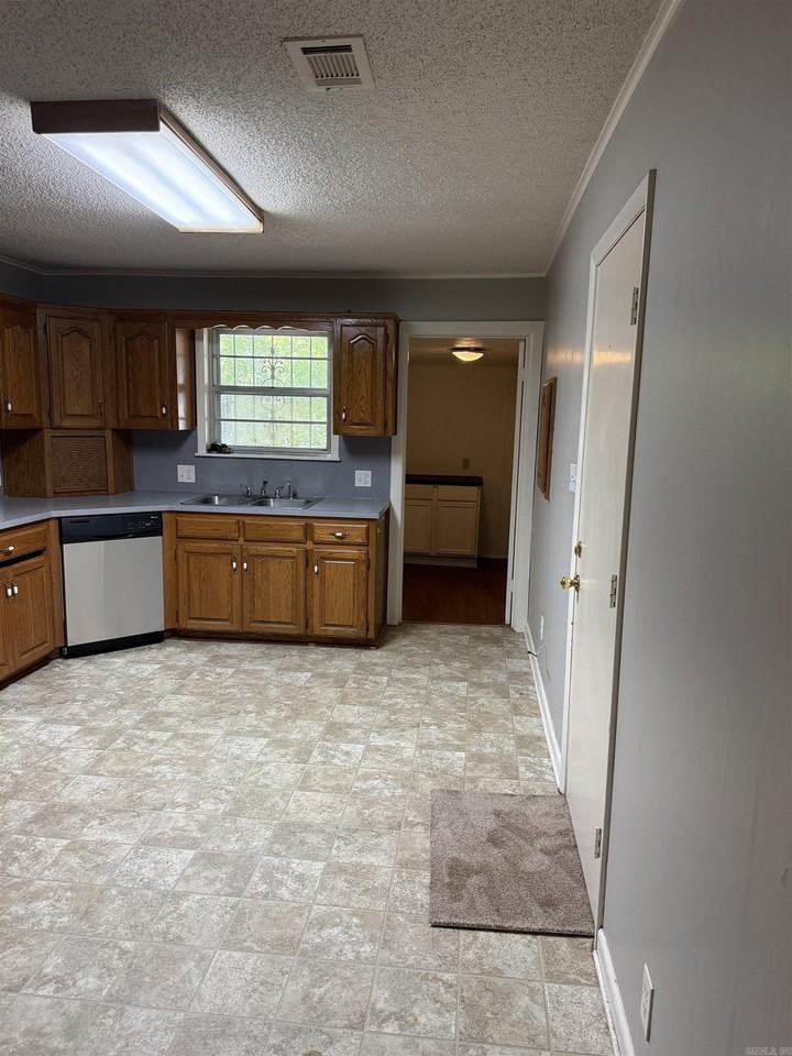 923 S Summit Rd - Photo 4 of 26