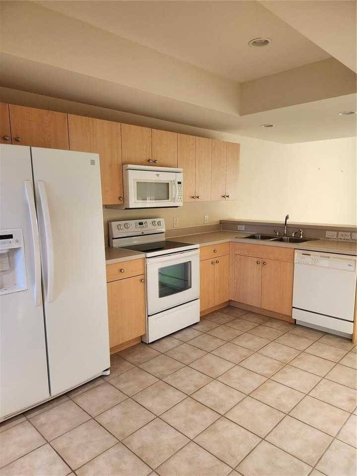 1216 Rio De Janeiro Ave - Photo 3 of 15