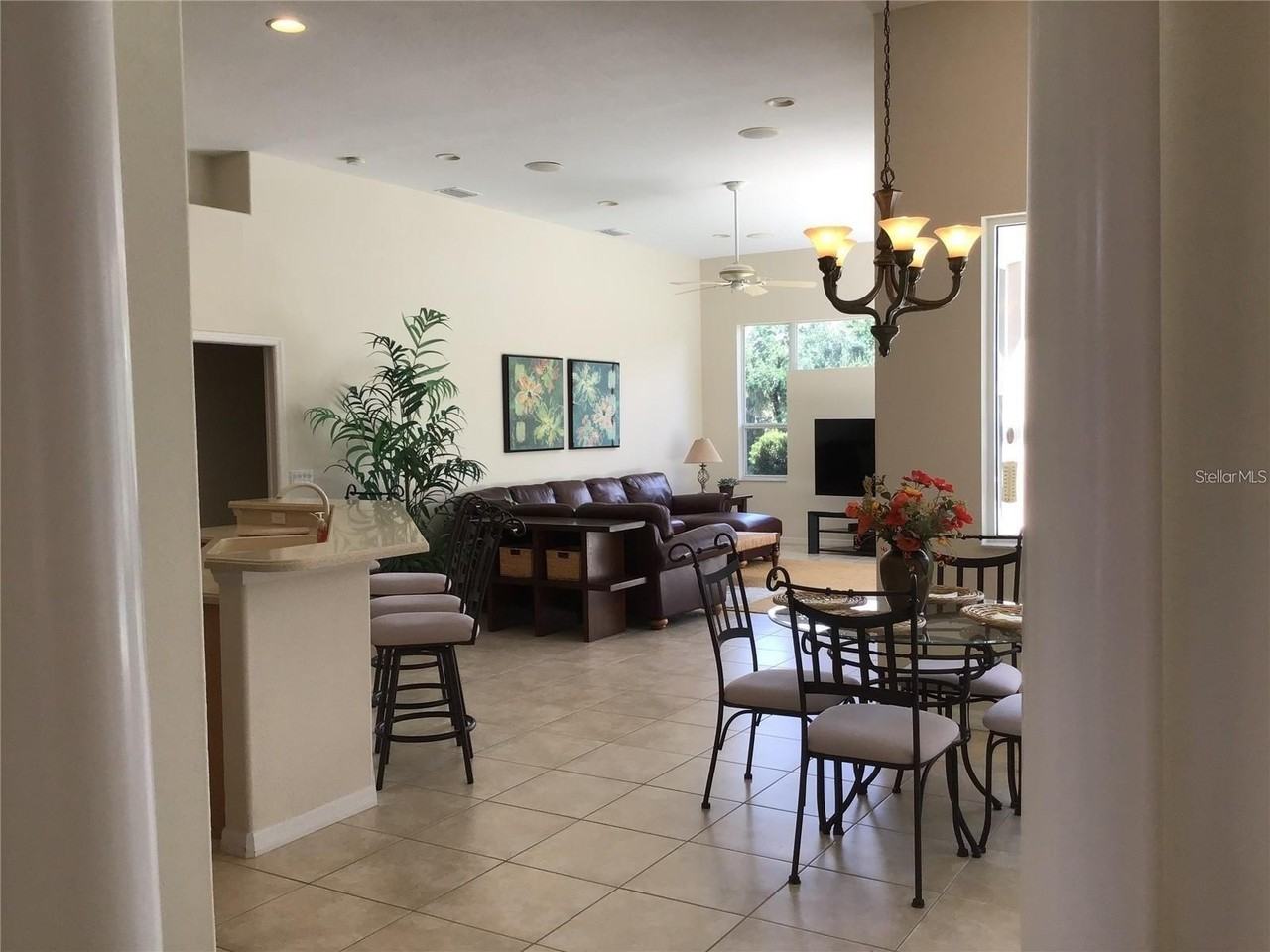 1292 W Hillsborough Blvd - Photo 5 of 19