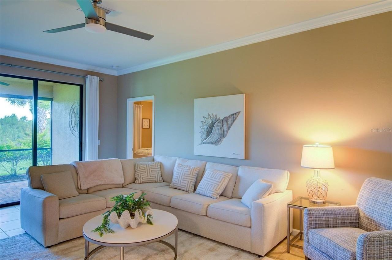 12232 Marsh Pointe Rd - Photo 4 of 44