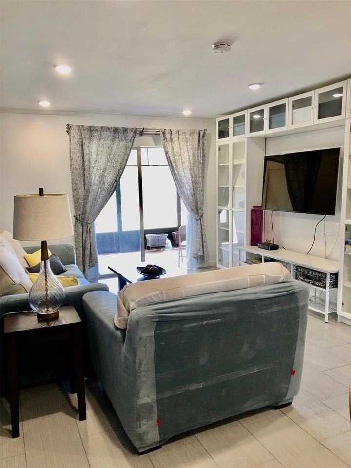 102 Capri Isles Blvd - Photo 2 of 32