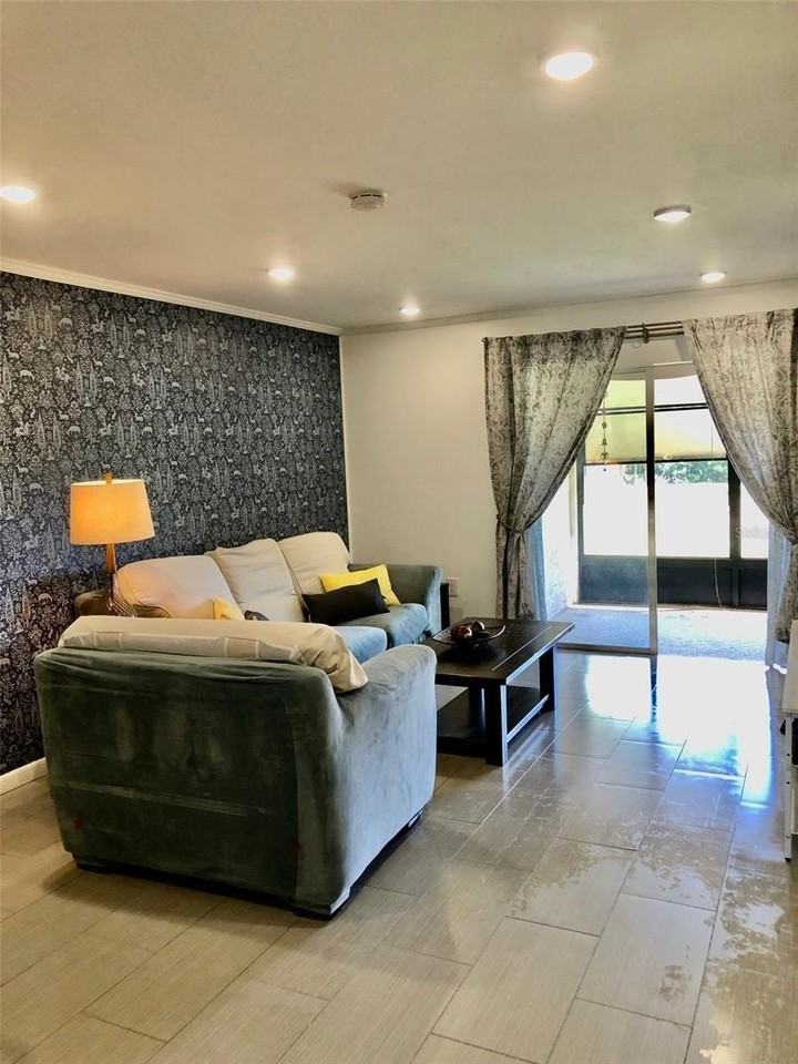 102 Capri Isles Blvd - Photo 3 of 32