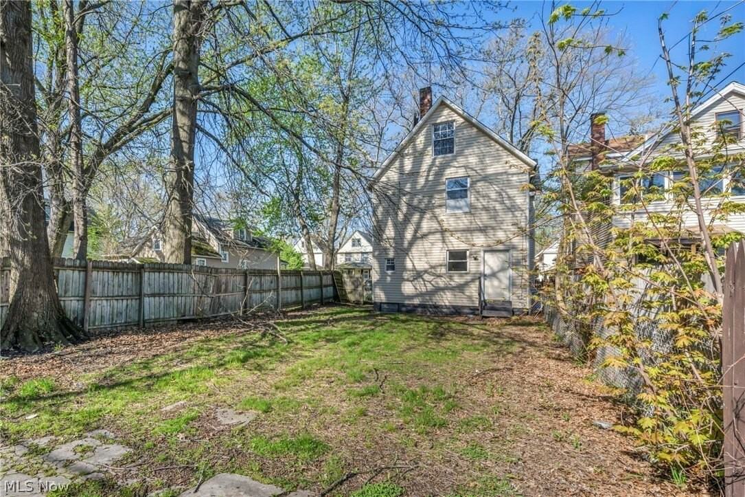 2049 W 85th St - Photo 4 of 28