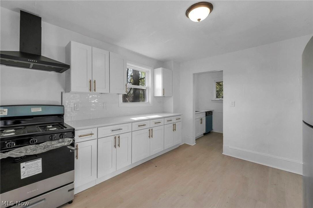 2049 W 85th St - Photo 6 of 28